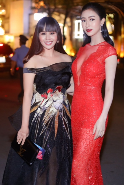 Hoa hậu Hằng Nguyễn, H&agrave; Thu đến ủng hộ Nam Em nhận giải thưởng đặc biệt