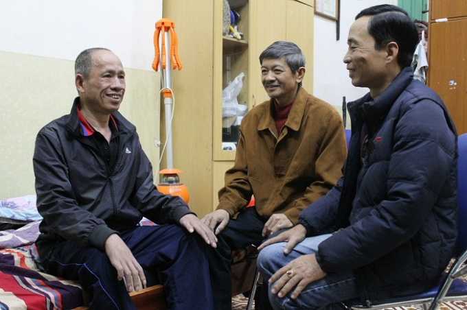 Cuộc gặp gỡ định mệnh của 3 người l&iacute;nh c&ugrave;ng chiến thắng ung thư.  B&aacute;c Đ&agrave;o Hồng Minh (tr&aacute;i), b&aacute;c Trần Quang Chung (giữa), b&aacute;c Trịnh Ngọc B&igrave;nh (phải)