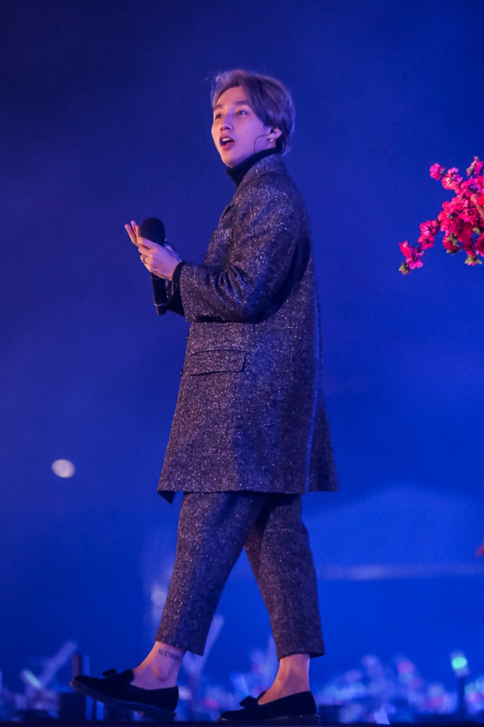 Tuy nhi&ecirc;n, ngay sau đ&oacute; anh trở lại đ&uacute;ng thương hiệu Sơn T&ugrave;ng M-TP với c&aacute;c bản hit khiến c&aacute;c fan của anh như 'nổ tung'.