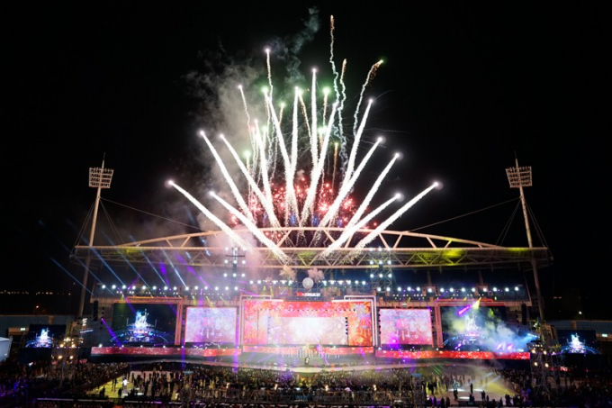 Đại nhạc hội VinID - &ldquo;Đại hỷ xu&acirc;n 2017&rdquo; l&agrave; sự kiện tri &acirc;n kh&aacute;ch h&agrave;ng lớn nhất từ trước đến nay của Tập đo&agrave;n Vingroup d&agrave;nh cho người ti&ecirc;u d&ugrave;ng Việt. Sự kiện tổ chức v&agrave;o tối 15/1 được đầu tư ho&agrave;nh tr&aacute;ng với m&agrave;n h&igrave;nh led l&ecirc;n tới hơn 1.000m2, h&agrave;ng tấn thiết bị, c&ocirc;ng nghệ &acirc;m thanh, &aacute;nh s&aacute;ng đạt ti&ecirc;u chuẩn quốc tế.