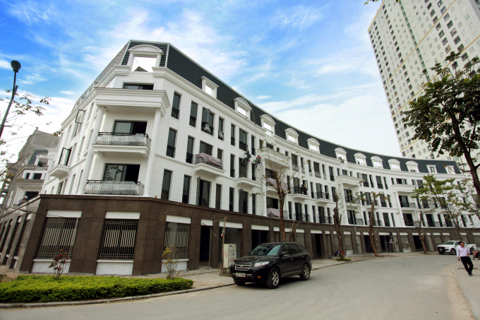 Nh&agrave; phố Thương mại Victoria được b&agrave;n giao th&ocirc; với gi&aacute; mỗi căn từ 3,2 đến 6,5 tỷ đồng