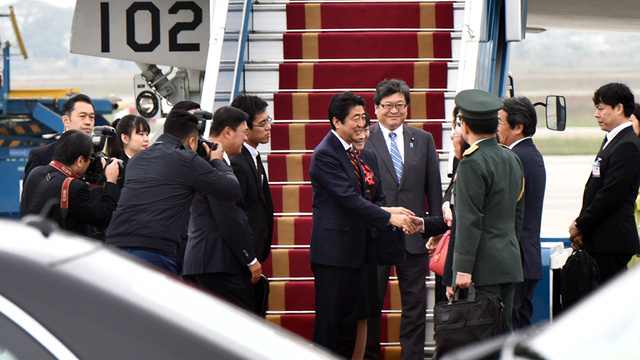 Thủ tướng Nhật Bản Shinzo Abe đến H&agrave; Nội