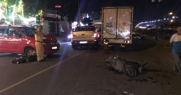 Ô tô “điên” tông liên hoàn, hàng chục người thoát chết