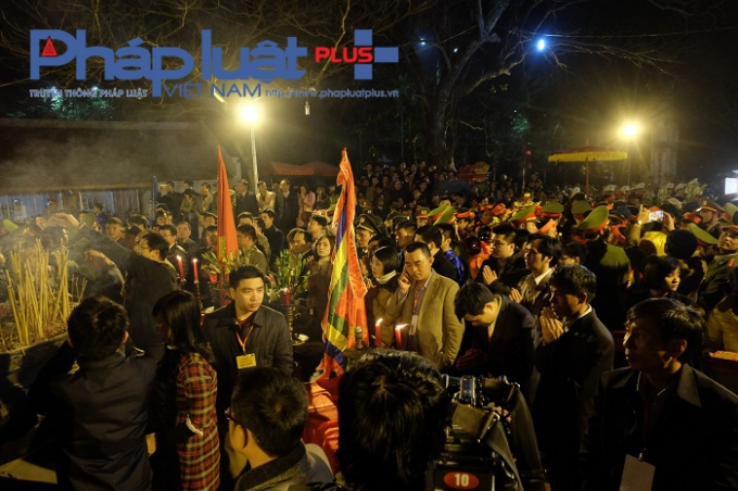 Để giải quyết những vấn đề c&ograve;n tồn tại l&agrave;m xấu đi n&eacute;t đẹp của lễ hội đền Trần, Ban tổ chức lễ hội đền Trần năm nay sẽ thực hiện những biện ph&aacute;p mới, ki&ecirc;n quyết xử l&yacute; triệt để.