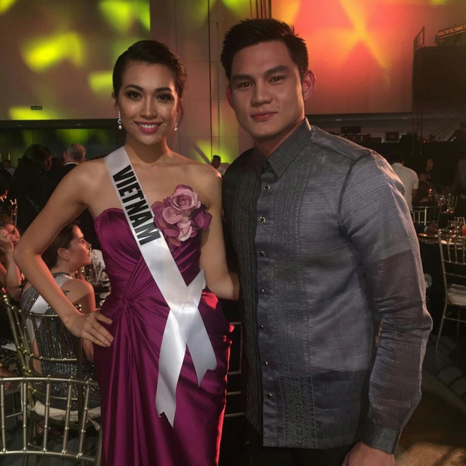 Trong bữa tiệc, Lệ Hằng chọn diện một thiết kế v&aacute;y dạ hội c&uacute;p ngực t&ocirc;ng hồng của NTK Phạm Đăng Anh Thư.&nbsp;