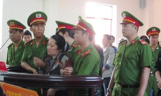 T&iacute;nh nh&acirc;n đạo ph&aacute;p luật