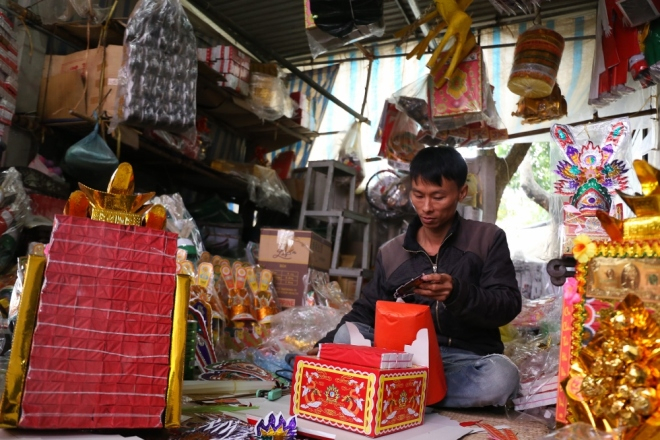Anh Hải theo nghề l&agrave;m v&agrave;ng m&atilde; được hơn 5 năm, anh cho hay nghề n&agrave;y kh&ocirc;ng nặng nhọc nhưng tương đối cầu kỳ v&agrave; cần nhiều thời gian.