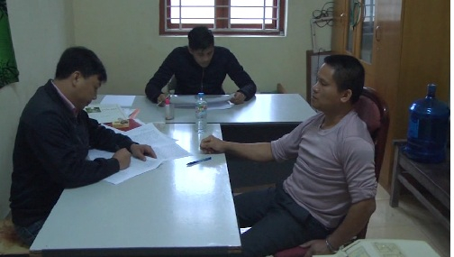 Đối tượng B&ugrave;i Kim Hiền ở cơ quan c&ocirc;ng an. (Ảnh: Đ&agrave;i Ph&aacute;t thanh v&agrave; truyền h&igrave;nh Hưng Y&ecirc;n)