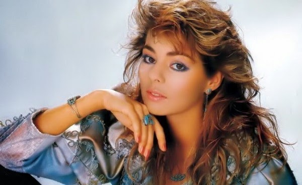 Sandra Aun Lauer mang trong mình 2 dòng máu Pháp - Đức và sở hữu m&ocirc;̣t vẻ đẹp mong manh, nữ tính với gương mặt cực kỳ quy&ecirc;́n rũ.&nbsp;