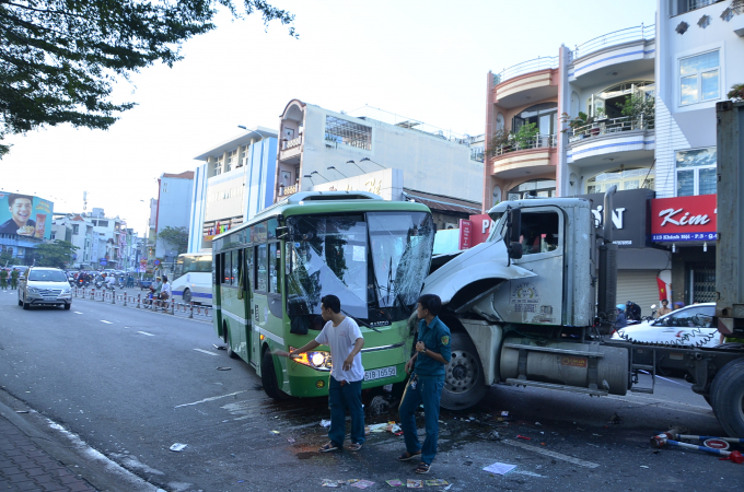 Vụ việc l&agrave;m hơn 10 người bị thương.