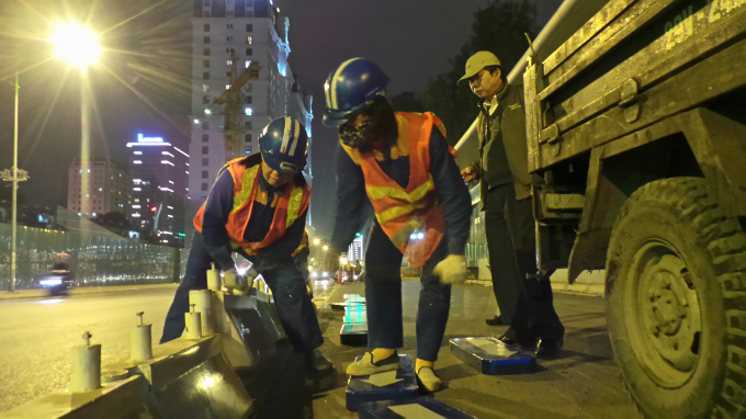 Dải ph&acirc;n c&aacute;ch tr&ecirc;n trục đường Giảng V&otilde; d&agrave;i 178m