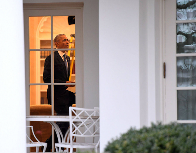Khoảnh khắc cuối c&ugrave;ng ph&oacute;ng vi&ecirc;n ghi lại h&igrave;nh ảnh Tổng thống Obama trong ph&ograve;ng Bầu dục tại Nh&agrave; Trắng trước khi &ocirc;ng rời đi.