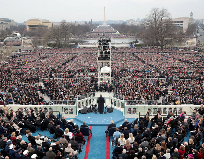 To&agrave;n cảnh quảng trường khi &ocirc;ng Trump ph&aacute;t biểu tại lễ nhậm chức. (Ảnh: AP)