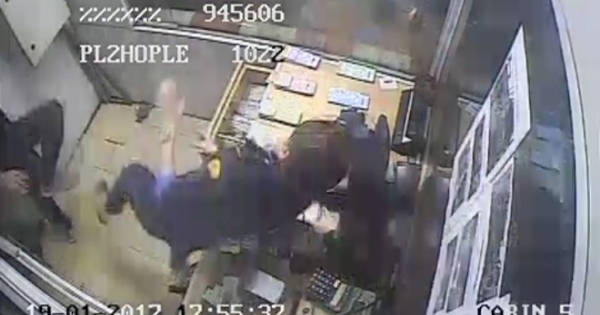 Tài xế xe tải đánh nhân viên trạm thu phí Bến Thủy 2