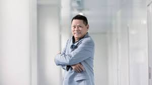 Tỷ ph&uacute; ho&agrave;ng kiều.