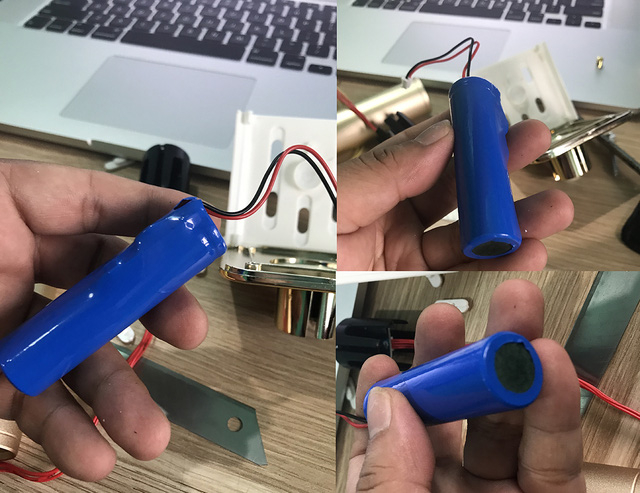 Vi&ecirc;n pin b&ecirc;n trong micro karaoke