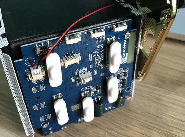 Bo mạch b&ecirc;n trong thiết bị micro karaoke