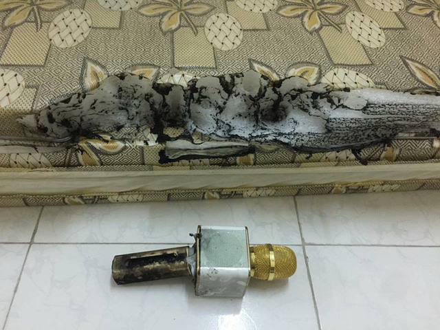 Một trường hợp micro Karaoke bị ch&aacute;y, h&igrave;nh ảnh lan truyền tr&ecirc;n mạng x&atilde; hội.