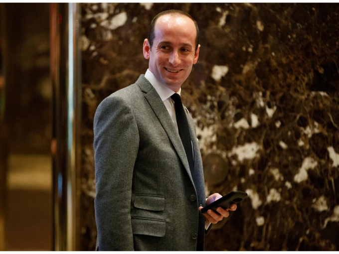Cố vấn cấp cao của &ocirc;ng Trump, Stephen Miller. (Ảnh: AP)