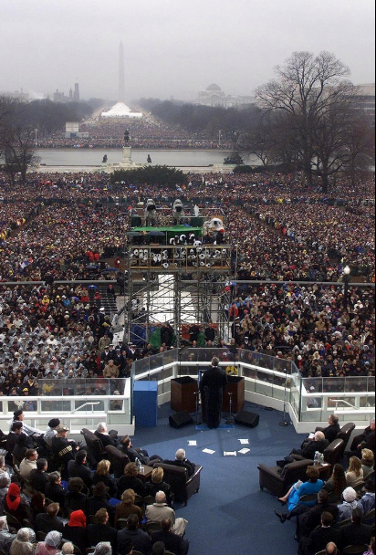 Con số n&agrave;y cao hơn so với 300.000 người tới tham dự lễ nhậm chức đầu ti&ecirc;n của ch&iacute;nh &ocirc;ng v&agrave;o năm 2001.&nbsp;(Ảnh: TMZ)