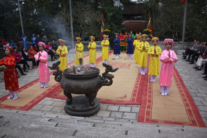 Đội tế nữ quan thực hiện theo nghi lễ truyền thống.&nbsp;