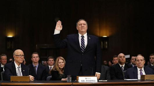 &Ocirc;ng Mike Pompeo tuy&ecirc;n thệ nhậm chức Gi&aacute;m đốc CIA. (Ảnh: Reuters)
