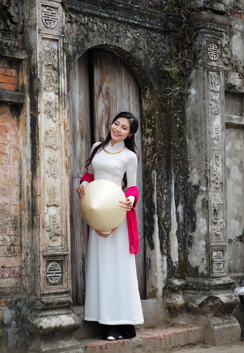 Đi dạo chợ qu&ecirc;, tr&ograve; chuyện, ăn trưa c&ugrave;ng một nh&agrave; d&acirc;n tại l&agrave;ng cổ Đường L&acirc;m cũng l&agrave; kỷ niệm kh&oacute; qu&ecirc;n với hoa kh&ocirc;i sinh vi&ecirc;n H&agrave; Nội.