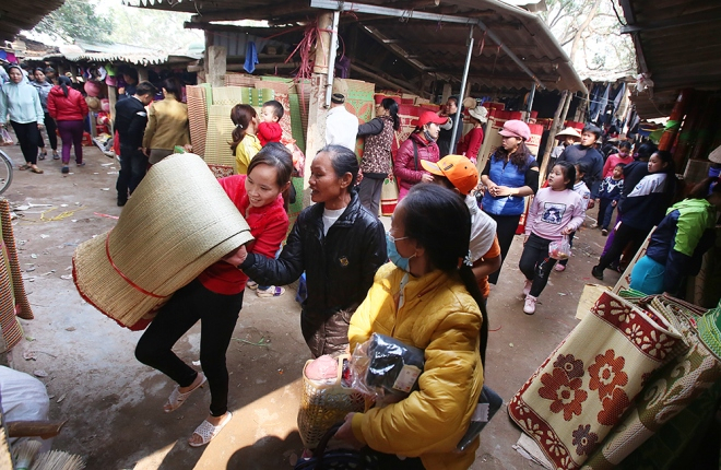 Người d&acirc;n trong v&ugrave;ng hay đọc c&acirc;u &ldquo;Thứ nhất kinh kỳ, thứ nh&igrave; chợ Nủa&rdquo;, &yacute; n&oacute;i chợ Nủa đ&atilde; nổi danh khắp xứ Đo&agrave;i xưa.