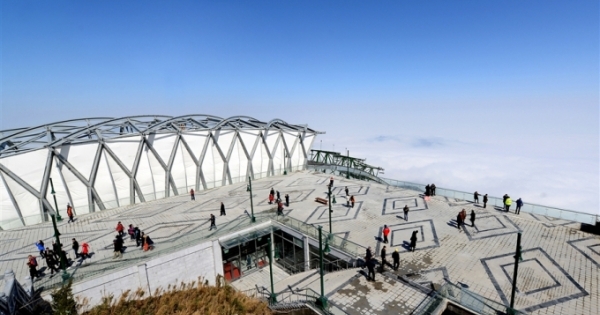 Tưng bừng lễ hội khèn, hoa tại Fansipan Legend