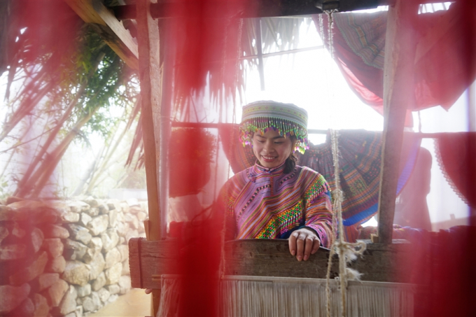 Tưng bừng l&ecirc;̃ h&ocirc;̣i khèn, hoa tại Fansipan Legend