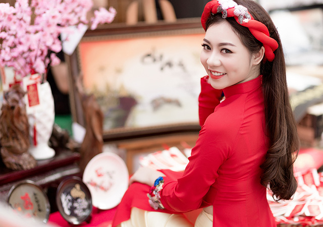 Nh&acirc;n dịp Tết sắp đến, Tr&uacute;c gh&eacute; thăm khu chợ xu&acirc;n.