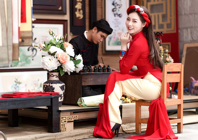 Thiếu nữ S&agrave;i G&ograve;n t&igrave;m hiểu về tục xin chữ đầu xu&acirc;n