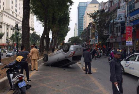 Ng&agrave;y đầu ti&ecirc;n nghỉ Tết đ&atilde; c&oacute; 15 người chết v&igrave; tai nạn giao th&ocirc;ng.