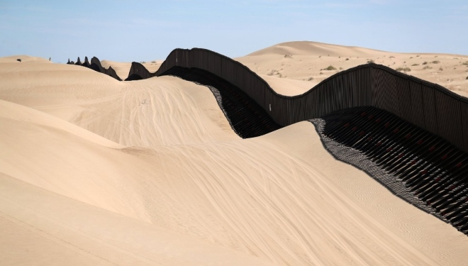 H&agrave;ng r&agrave;o bi&ecirc;n giới ngăn c&aacute;ch Mỹ v&agrave; Mexico ở California.