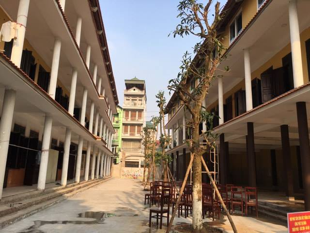 D&atilde;y nh&agrave; nu&ocirc;i nấng trẻ em, người gi&agrave;(tr&aacute;i) v&agrave; nh&agrave; cộng đồng(phải) đang được ho&agrave;n thiện