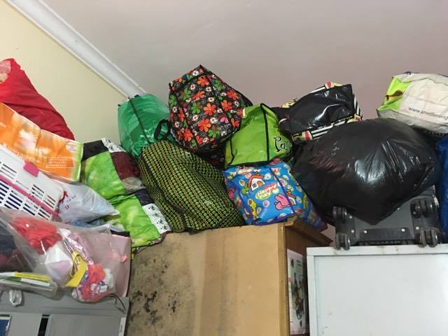 Những vật dụng đựng đồ của c&aacute;c b&eacute; khi bị mẹ bỏ rơi ở ch&ugrave;a Bồ Đề.&nbsp;