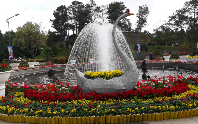 Sắc xu&acirc;n tr&ecirc;n th&agrave;nh phố ng&agrave;n hoa