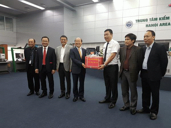 Đo&agrave;n c&ocirc;ng t&aacute;c Bộ GTVT v&agrave; Ủy ban ATGT quốc gia ch&uacute;c Tết Tổng c&ocirc;ng ty Quản l&yacute; bay VN (VATM) tại ACC H&agrave; Nội