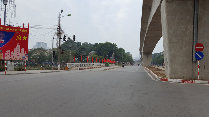 Phố Quang Trung, H&agrave; Đ&ocirc;ng cũng chỉ l&aacute;c đ&aacute;c số &iacute;t người tham gia giao th&ocirc;ng.