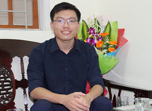 Thầy gi&aacute;o Trần Quốc Luật. Ảnh:&nbsp;Đức H&ugrave;ng