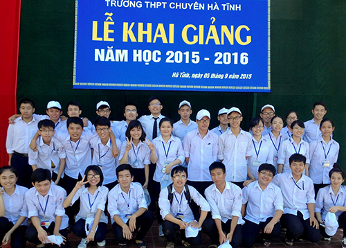 Lớp 12 To&aacute;n 1 do thầy Luật chủ nhiệm năm học 2015-2016 c&oacute; nhiều học sinh giỏi quốc gia, c&ugrave;ng đậu đại học với số điểm tr&ecirc;n 25. Ảnh:&nbsp;Quốc Luật