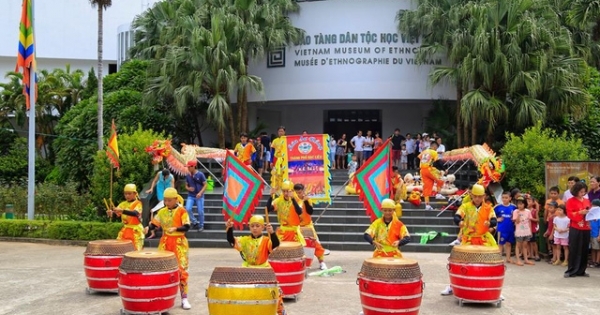 Chơi gì ở Hà Nội vào mồng 2 Tết Đinh Dậu?