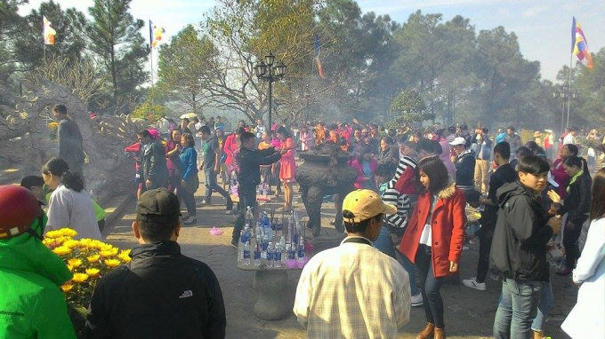 Hu&ecirc;́: Người d&acirc;n phải