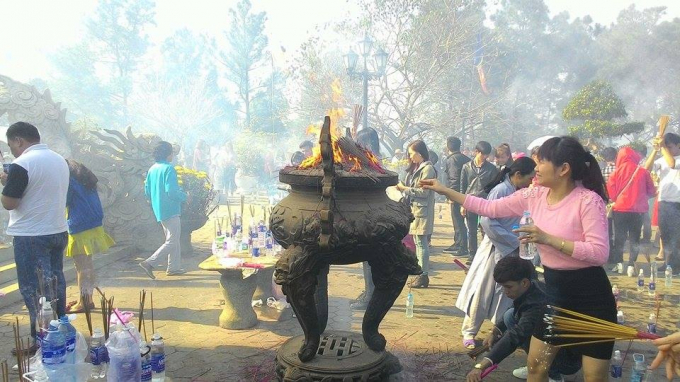 Hu&ecirc;́: Người d&acirc;n phải