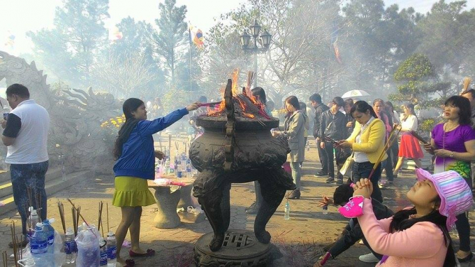 Hu&ecirc;́: Người d&acirc;n phải