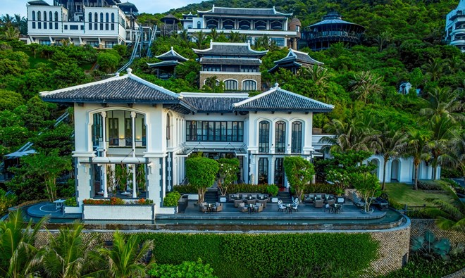 Khu nghỉ dưỡng InterContinental Da Nang Sun Peninsula Resort ba lần li&ecirc;n tiếp được World Travel Awards vinh danh l&agrave; &ldquo;Khu nghỉ dưỡng sang trọng bậc nhất thế giới&rdquo;.