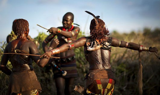 Những vết thẹo tr&ecirc;n lưng người phụ nữ của Bộ tộc Hamar.