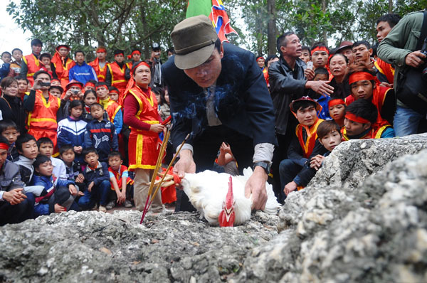 Lễ hội trừ t&agrave; cho g&agrave;.