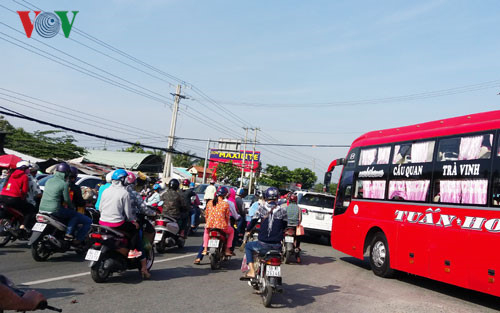 Giao th&ocirc;ng phức tạp tại ng&atilde; ba Trung Lương- TP Mỹ Tho, tỉnh Tiền Giang.