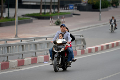 Tại cầu vượt Ho&agrave;ng Minh Gi&aacute;m.